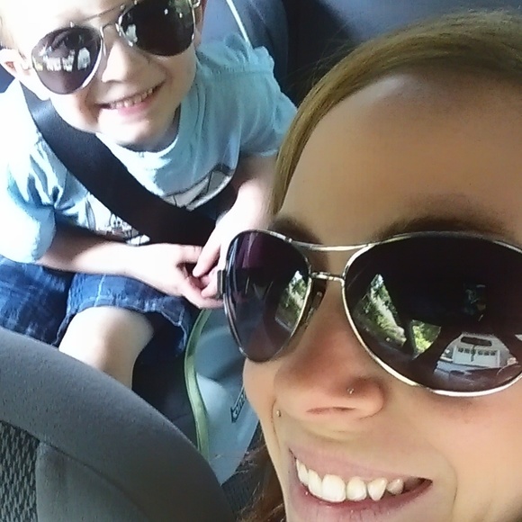 Meet your Posher, April - Picture 4 of 4